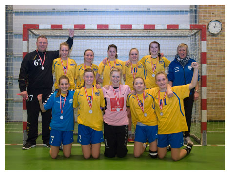 U14 piger AA med deres sÃ¸lvmedaljer