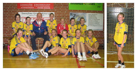 U14 piger B med deres guldmedaljer